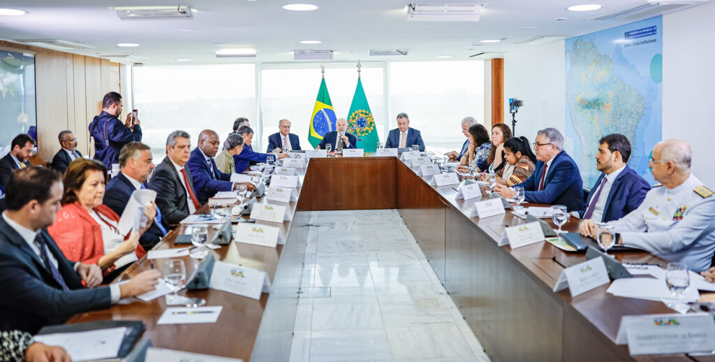 QUESTÃO DE ESTADO INDÍGENAS LULA