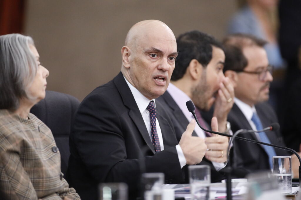 declaração universal alexandre de moraes tse big techs