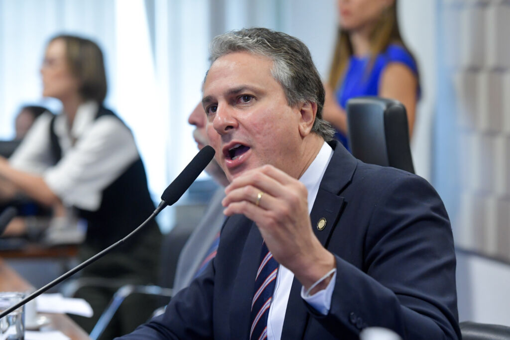 distorção professores em greve camilo santana senado