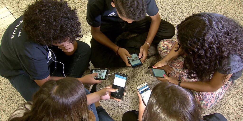 CONTEÚDO INADEQUADO CRIANÇAS CELULAR